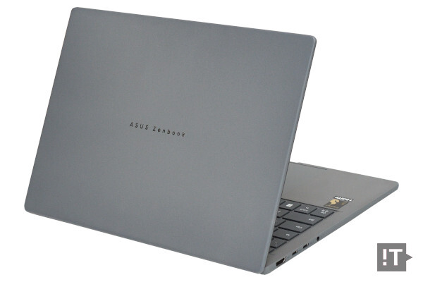 지금까지의 젠북 디자인과는 다른 독특함을 지난 ‘젠북 A14’ / 권용만 기자