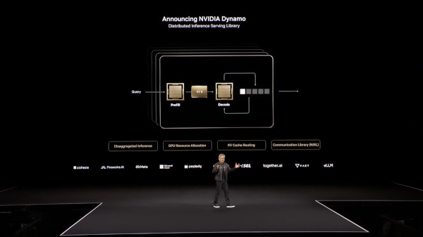 GTC 2025서 ‘다이나모’를 소개하는 젠슨 황 엔비디아 CEO / 엔비디아 영상 갈무리