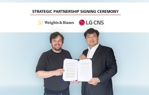 LG CNS의 최고기술책임자(CTO)인 박상엽 상무(오른쪽)와 루카스 비왈드(Lukas Biewald) W&B 최고경영자(CEO) / LG CNS