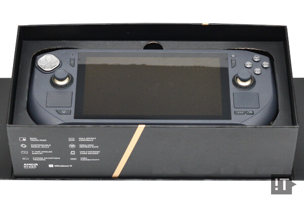 AMD ‘라이젠 7 8840U’를 탑재한 조텍 게이밍 존 UMPC / 권용만 기자