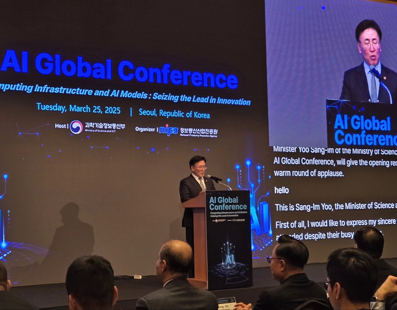 유상임 과학기술정보통신부 장관이 25일 서울 롯데호텔에서 열린 'AI 글로벌 컨퍼런스'에서 개회사를 하고 있다. / 홍주연 기자