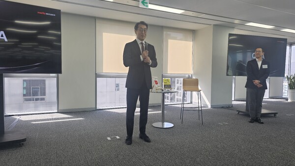 김용범 메리츠금융 부회장이 주총 이후 열린 차담회에 참석, 주주들에게 인사말을 하고 있다. /손희동 기자