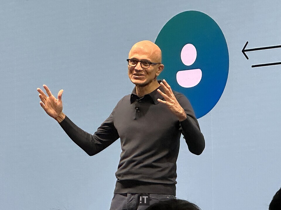 사티아 나델라 마이크로소프트(MS) 최고경영자(CEO)가 서울 양재 aT센터에서 열린 ‘마이크로소프트 AI 투어 인 서울(Microsoft AI Tour in Seoul)’에 참석해 기조연설하고 있다. / 김경아 기자