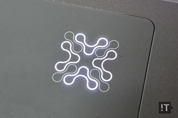 NPU 동작시에는 터치패드의 조명에 불이 들어온다. / 권용만 기자