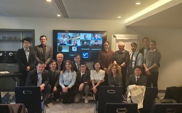 프랑스 니스에서 열린 제1차 정보통신기술(ICT) 표준 전략 워크숍 주요 참석자들이 단체 사진을 촬영하고 있다. / 한국정보통신기술협회(TTA)