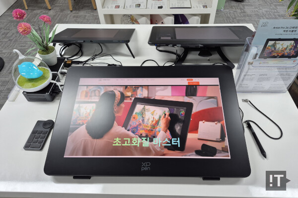 엑스피펜의 플래그십급 제품 ‘아티스트 프로 24(2세대) 4K’ / 권용만 기자