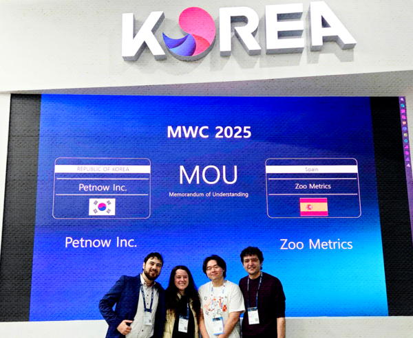 펫나우는 주메트릭스와 MWC 2025 현장에서 업무협약(MOU)을 체결했다. / 펫나우