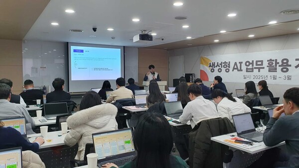 OK금융이 사내 직원들을 대상으로 AI 교육을 진행하고 있다  / OK금융그룹