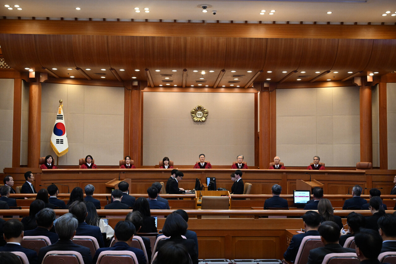 4일 서울 종로구 헌법재판소 대심판정에서 윤석열 대통령 탄핵심판 선고 기일이 진행되고 있다. / 뉴스1