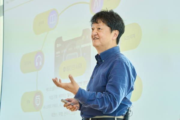 박현진 밀리의서재 대표가 지난해 12월 서울 강남 밀리의서재 사옥에서 열린 기자 간담회에서 발표하고 있다. / 밀리의서재