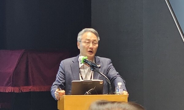 안병철 한화에어로스페이스 전략총괄 사장이 8일 서울 중구 한화빌딩에서 ‘미래 비전 설명회’에 참석해 중장기 투자 전략을 발표하고 있다. / 이성은 기자