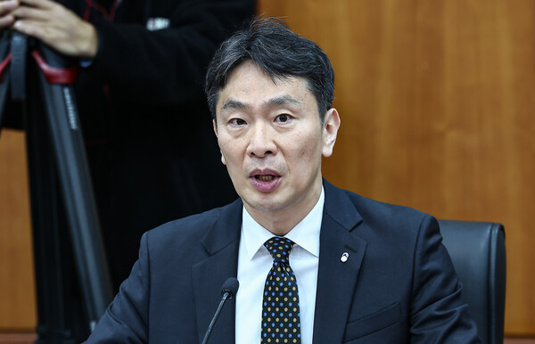 이복현(사진) 금융감독원장이 10일 서울 영등포구 금융투자협회에서 열린 '금융감독원장-자산운용사 CEO 간담회'에 참석해 발언하고 있다. / 뉴스1