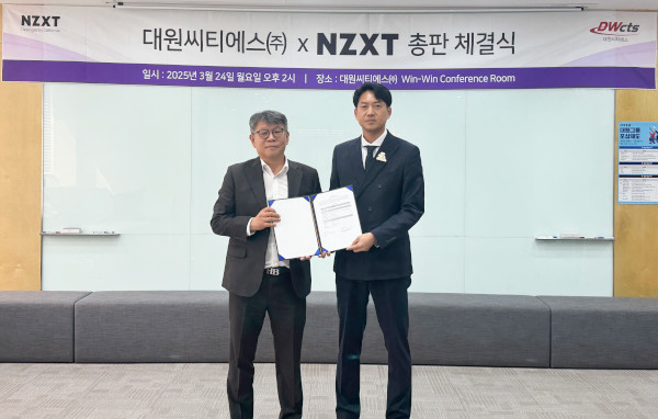 정명천 대원씨티에스 회장(좌), 이상협 NZXT 한국 지사장(우) / 대원씨티에스