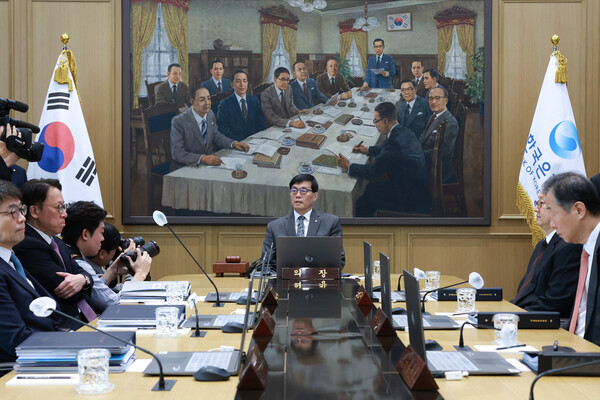 한국은행 금융통화위원회는 25일 회의를 열고 기준금리 인하를 결정했다/ 한국은행
