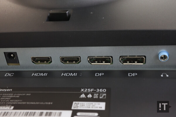 입력 구성은 HDMI 2개, 디스플레이포트 2개로 4개의 흔치 않은 구성이다. / 권용만 기자