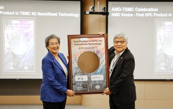 리사 수 AMD CEO(좌), C.C. 웨이 TSMC CEO(우) / AMD