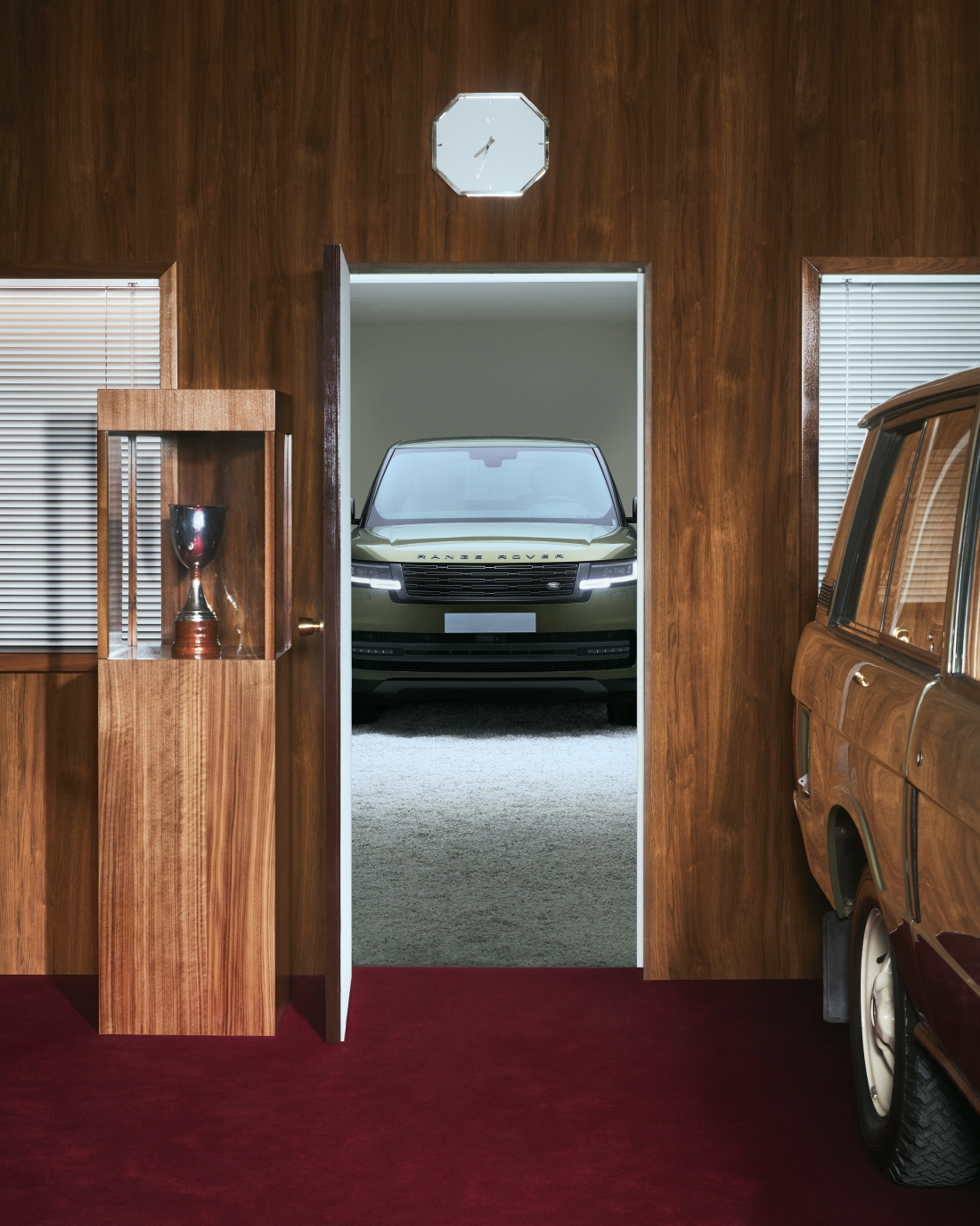 랜드로버는 밀라노 디자인 위크에서 레인지로버의 55년 역사를 담은 설치 미술을 공개했다. / 재규어랜드로버 코리아