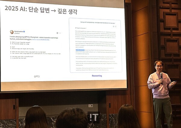 김성훈 업스테이지 최고경영자(CEO)는 16일 오후 서울 여의도 콘래드호텔에서 열린 업스테이지 미디어 데이에서 발표하고 있다. / 김경아 기자