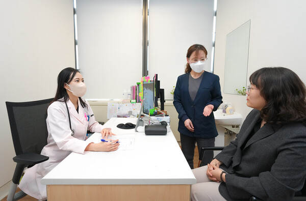 교보생명이 보험 보장을 넘어 병원진료 예약부터 간병인 지원까지 전방위 지원하기로 했다 / 교보생명