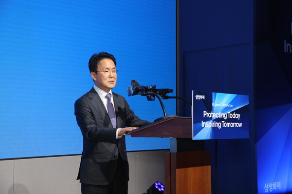 이문화 삼성화재 대표가 22일 열린 언팩 행사에서 혁신상품을 소개하고 있다 /삼성화재