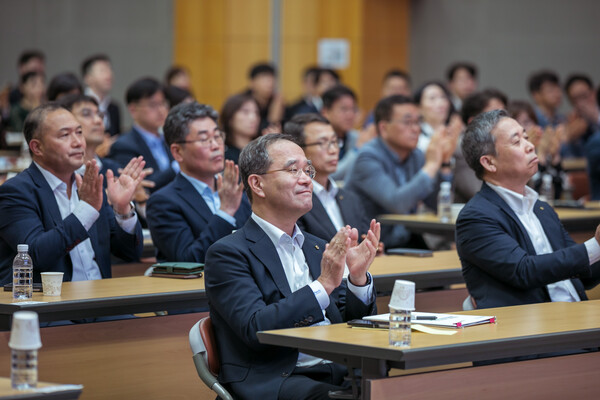 NH농협금융은 22일, 서울시 중구 본사 대강당에서‘인구위기 시대, 농협금융의 기회와 미래’를 주제로 2025 농협금융 고객전략포럼을 개최했다./농협금융