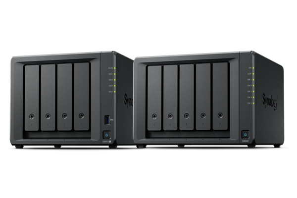 시놀로지 디스크스테이션 DS925+ NAS(좌), 시놀로지 DX525 확장 유닛(우) / 시놀로지