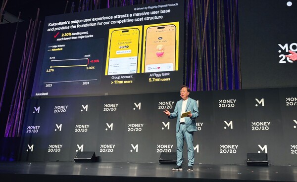 카카오뱅크 윤호영 대표이사가 지난 22일 방콕 퀸시리킷 컨벤션 센터(Queen Sirikit Convention Center)에서 진행된 '머니 2020 아시아(Money 20/20 Asia)'에 참석해 발표를 진행하고 있다./카카오뱅크