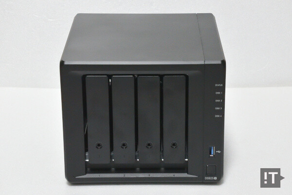 새로운 드라이브 호환성 정책이 적용된 시놀로지 DS925+ NAS / 권용만 기자