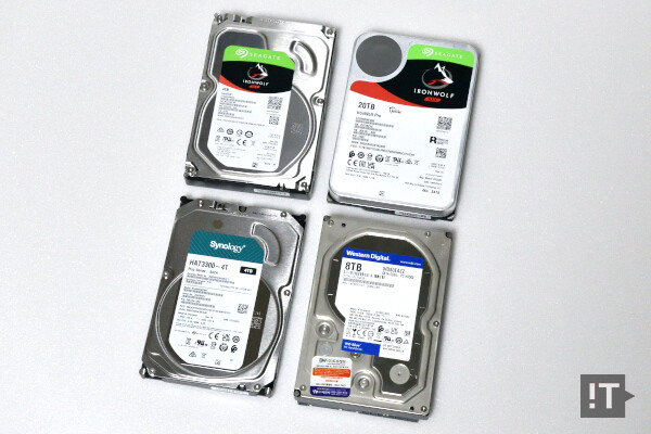 씨게이트 ‘아이언울프 4TB’(좌상), 씨게이트 ‘아이언울프 프로 20TB’(우상), 시놀로지 ‘HAT3300-4T’(좌하), 웨스턴디지털 ‘WD80EAZZ’(우하) / 권용만 기자