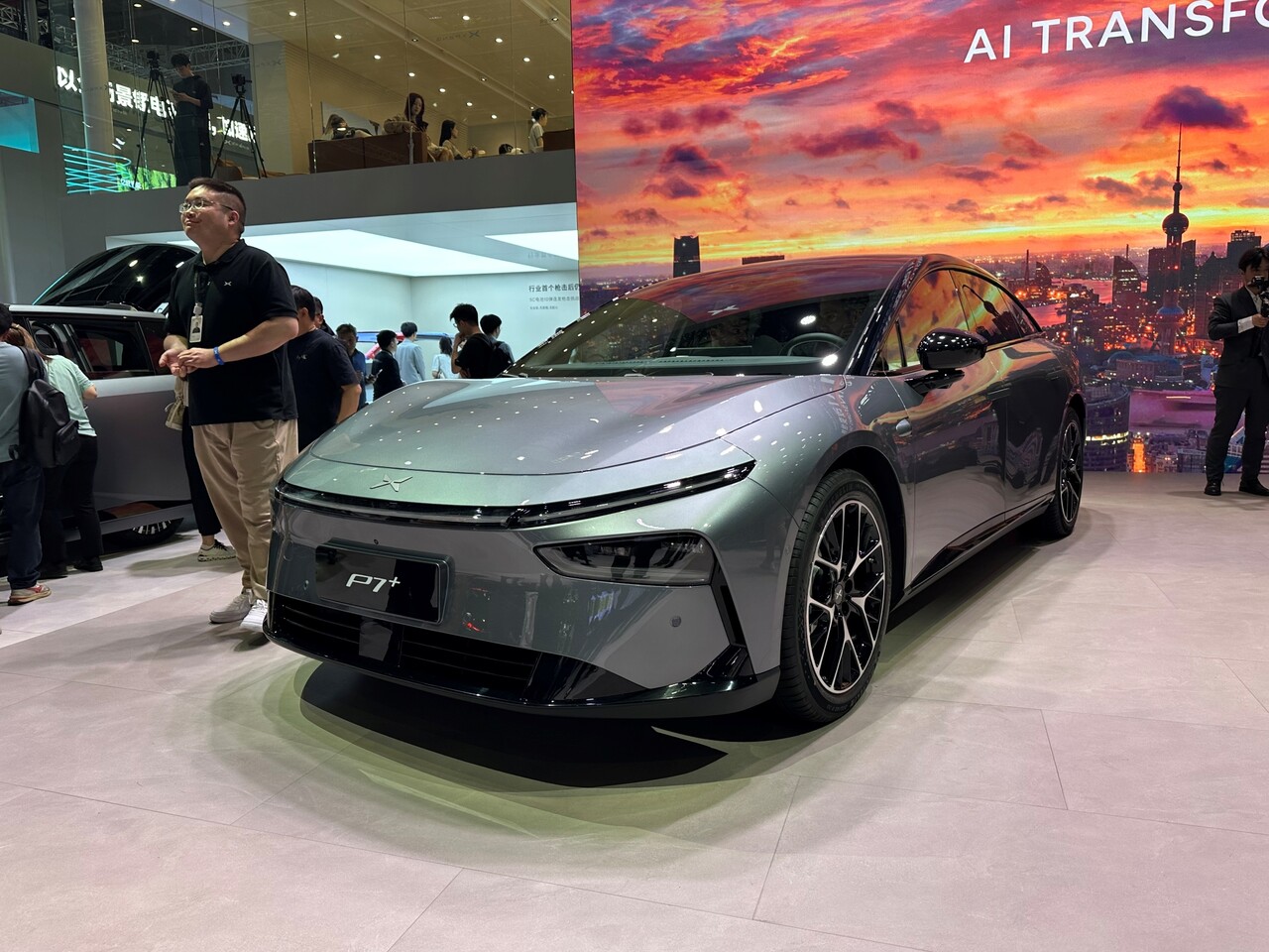 샤오펑이 선보인 신형 전기 세단 P7+. / 한국자동차전문기자협회
