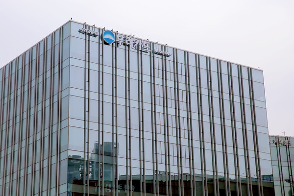 우리카드 1분기 순이익이 328억원으로 전년 동기 290억원 대비 13.1% 증가했다 / 우리카드