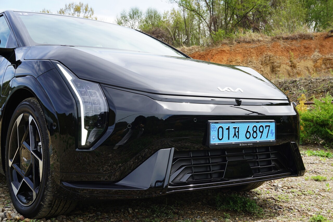 기아 EV4 전면. / 허인학 기자