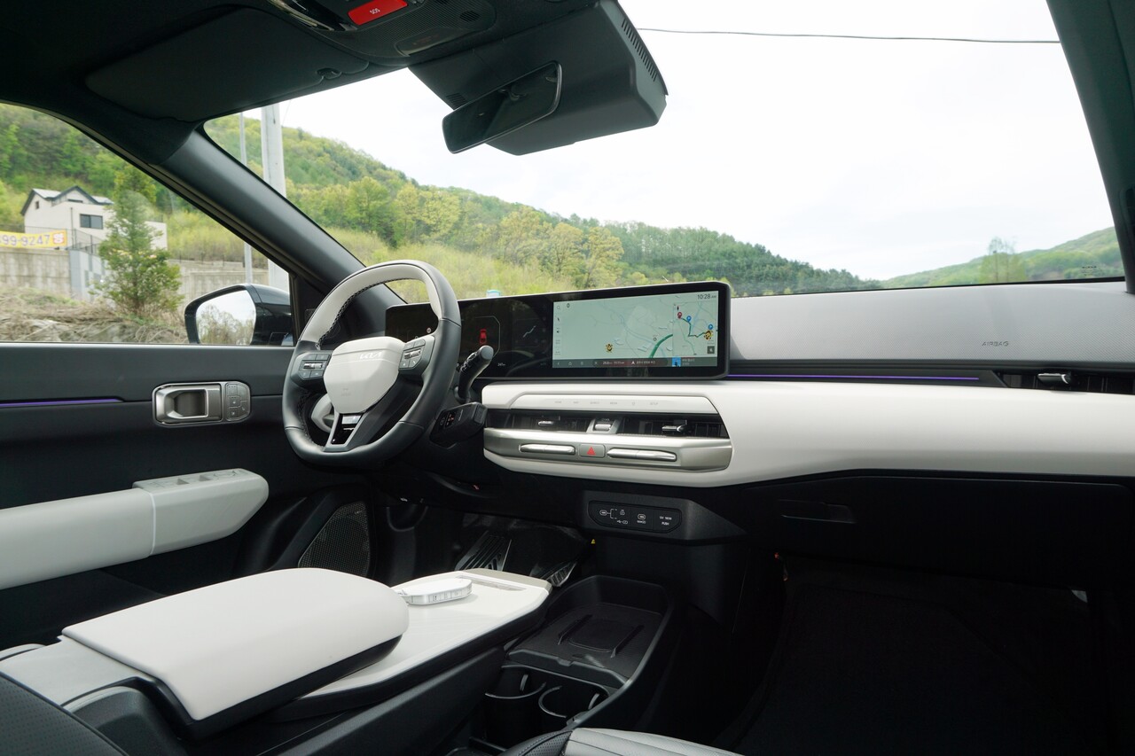 기아 EV4 실내. / 허인학 기자