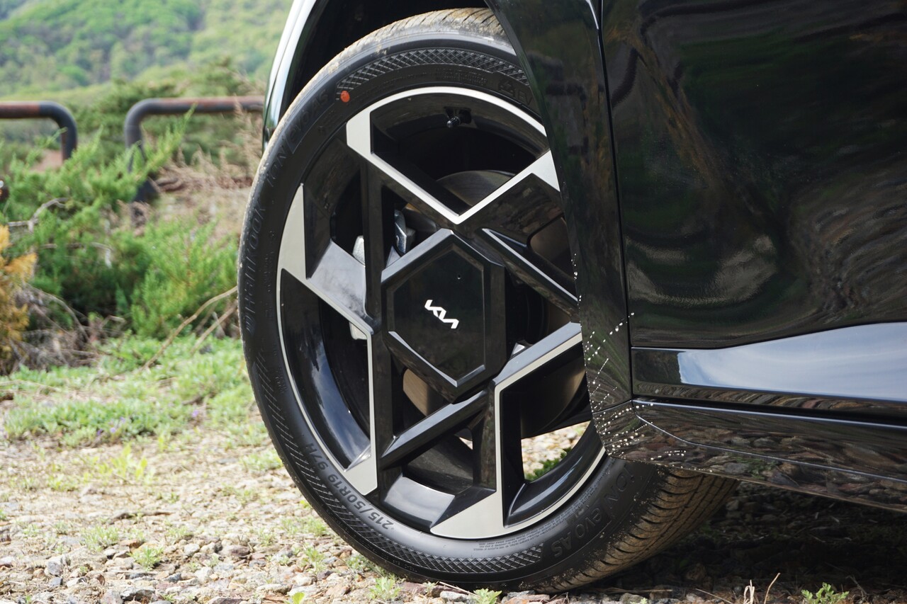 기아 EV4 GT 라인 전용 19인치 휠. / 허인학 기자