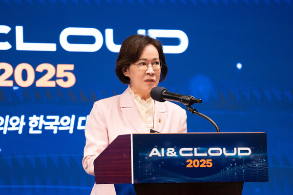 이인선 국민의힘 의원은 14일 서울 중구에 위치한 웨스틴조선호텔 오키드룸에서 열린 ‘AI&CLOUD 2025’ 콘퍼런스에 참석해 AI 산업 혁신을 위해 여·야가 제도적 지원을 아끼지 않겠다고 밝혔다. / IT조선