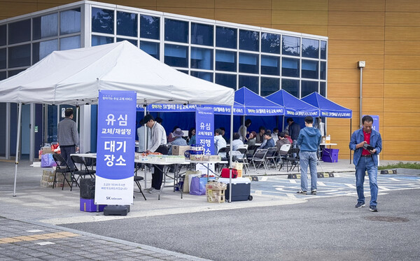 5월 19일 전남 신안군 신안국민체육센터에서 진행된 찾아가는 서비스 모습. / SK텔레콤