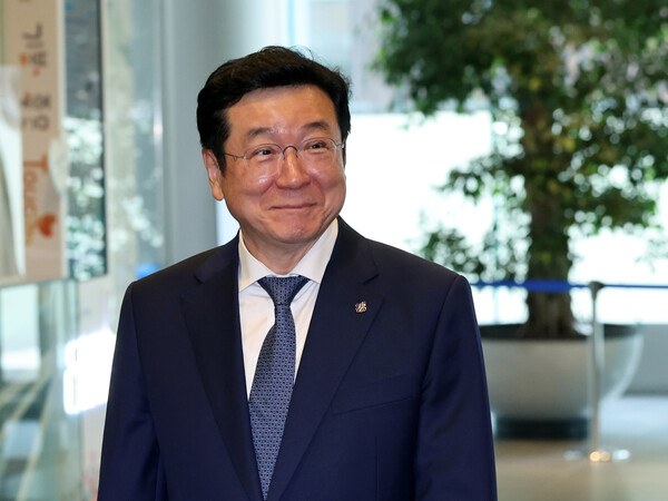 이찬희 삼성 준법감시위원회(준감위) 위원장이 20일 오후 서울 서초구 삼성생명 사옥에서 열린 준감위 정례회의에 참석하고 있다. / 뉴스1