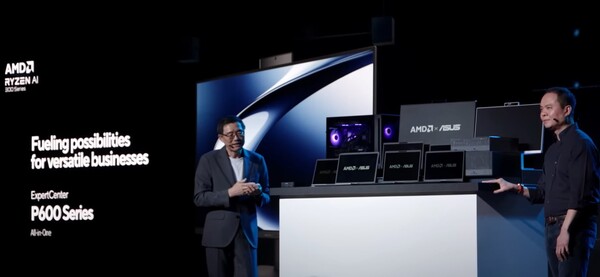 AMD 컴퓨팅 및 그래픽 그룹 총괄 책임자인 잭 후인(Jack Huynh) 수석 부사장(사진 오른쪽)이 대만 컴퓨텍스에서 열린 제품 발표 행사에서 에이수스의 공동 CEO인 시유셴유예와 AMD의 새로운 프로세서를 탑재한 PC 제품군을 소개하고 있다. / AMD '컴퓨텍스 2025' 영상 갈무리