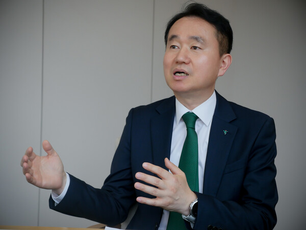 김영훈 하나은행 자산관리부문장(부행장)이 IT조선과의 인터뷰에서 하나은행의 자산관리 전략에 대해 설명하고 있다./전대현 기자