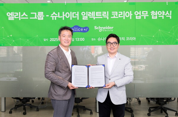 엘리스그룹과 슈나이더 일렉트릭이 AI 데이터센터 구축에 상호 협력하고자 업무 협약을 체결했다. 사진 왼쪽부터 슈나이더 일렉트릭 코리아 권지웅 대표, 엘리스그룹 김수인 CRO / 엘리스그룹