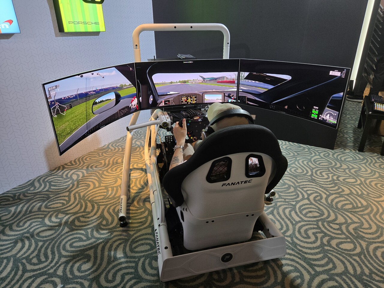 FANATEC 레이싱 시뮬레이션. / 타이베이=홍주연 기자