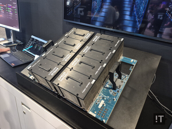 델 파워엣지 XE9785 시리즈에 탑재되는 AMD 인스팅트 MI350 GPU 보드 / 권용만 기자