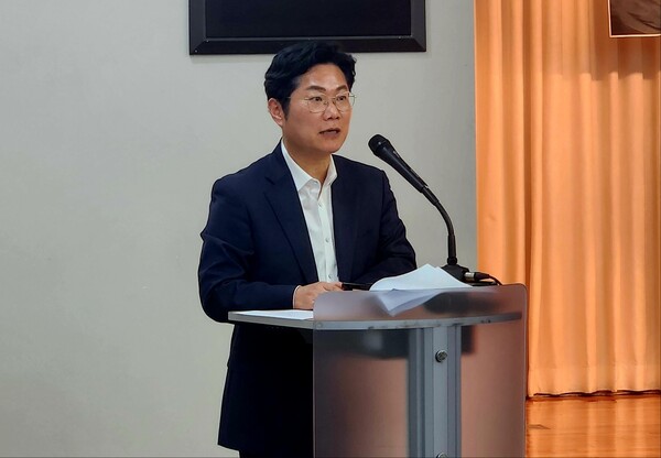 김동환 금융위원회 디지털금융정책관이 28일 서울 중구 YWCA 대강당에서 열린 국제금융센터 세미나 ‘가상화폐, 금융의 新 패러다임 전환인가?’에서 발표하고 있다./ IT조선