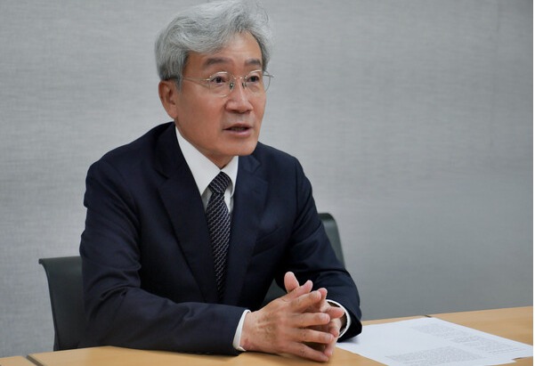 고승범 청소년금융교육협의회 회장이 IT조선과 인터뷰하고 있다. 그는 금융안정 바탕 위에 혁신을 추진해야 한다고 역설했다/전대현 기자