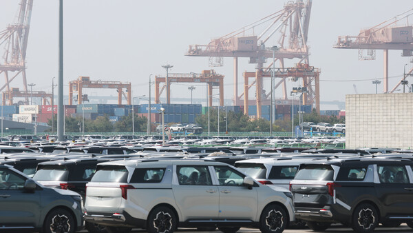 경기 평택시 포승읍 평택항 자동차전용부두에 수출용 차량들이 세워져 있는 모습. / 뉴스1