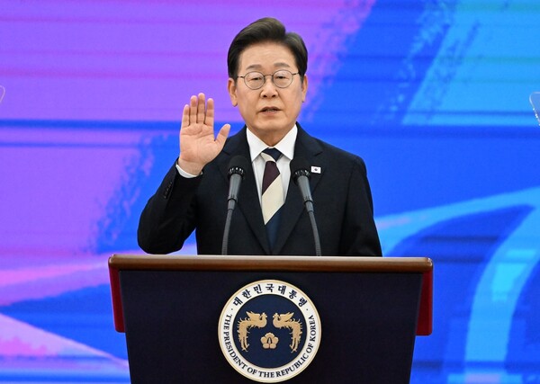 이재명 대통령이 4일 오전 서울 여의도 국회에서 제21대 대통령 취임 선서를 하고 있다. / 뉴스1