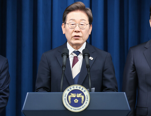 이재명 대통령이 4일 서울 용산구 대통령실 청사 브리핑룸에서 국무총리와 국정원장, 대통령 비서실장 등 인선발표를 하고 있다. /뉴스1