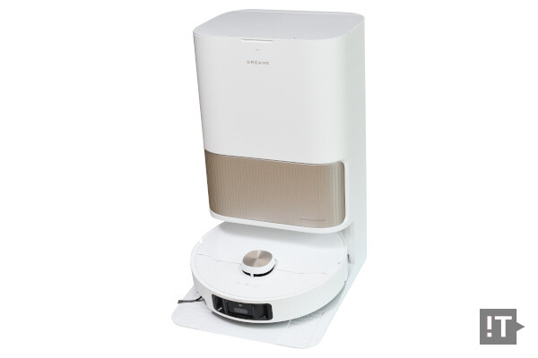 클린 스테이션에 결합된 드리미 L40s 프로 울트라 로봇청소기 / 권용만 기자