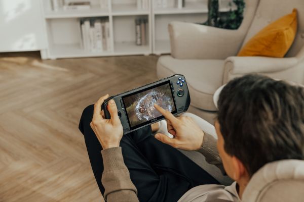 MSI ‘클로 7 AI+ A2VM-U7 WIN11' 핸드헬드 게이밍PC / MSI