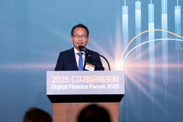 강준현 국회 정무위원회 소속 의원(더불어민주당 간사)이 17일 IT조선 주최로 서울 여의도 FKI플라자에서 열린 '2025 디지털 금융포럼'에서 말하고 있다. / IT조선